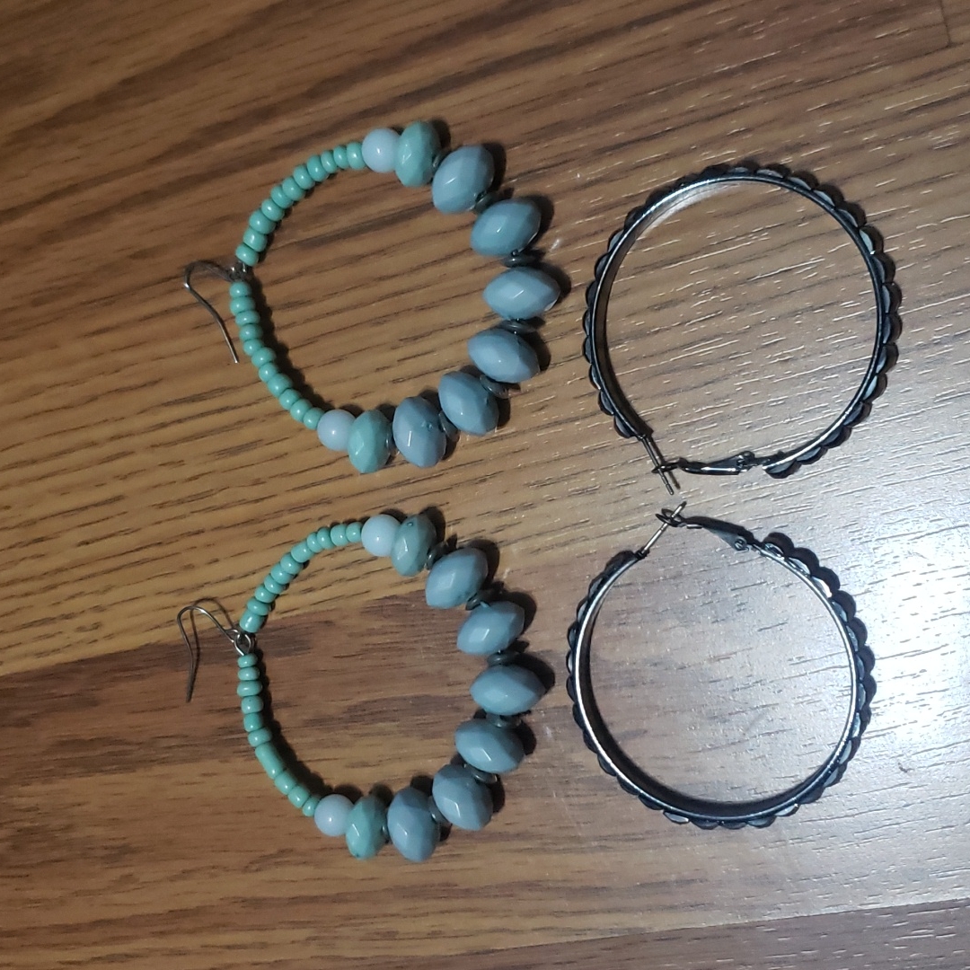 2 Pair Earrings Hoops Jewelry Blue Gunmetal Pewter Gray Beaded